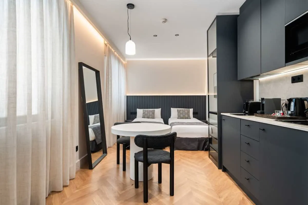 Deluxe Twin Suite 2